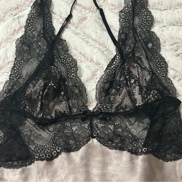 Victoria Secret Lingerie - Picture 4 of 8